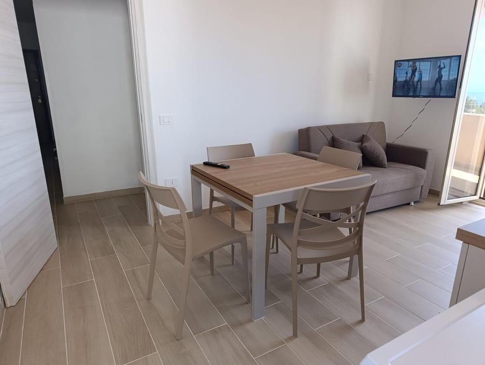 TV and multimedia, Living room, Seating area, Dining area