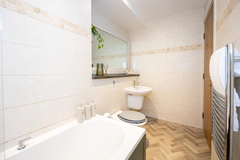 Shower, Toilet, Bathroom, Bath, towels