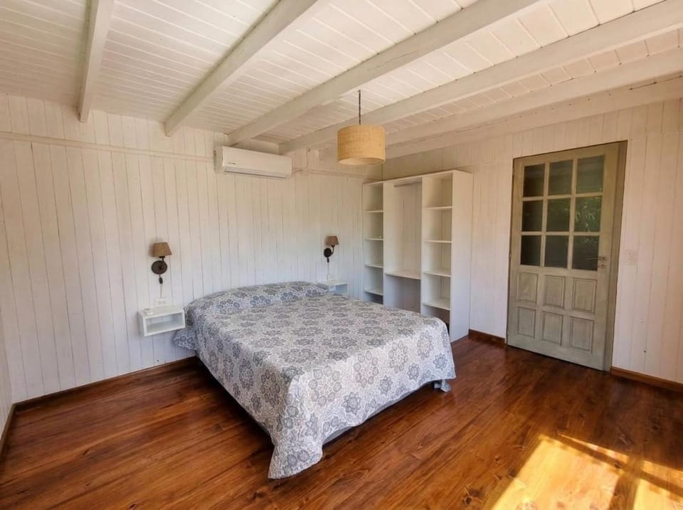 Bed, Photo of the whole room, Bedroom, wardrobe, air conditioner