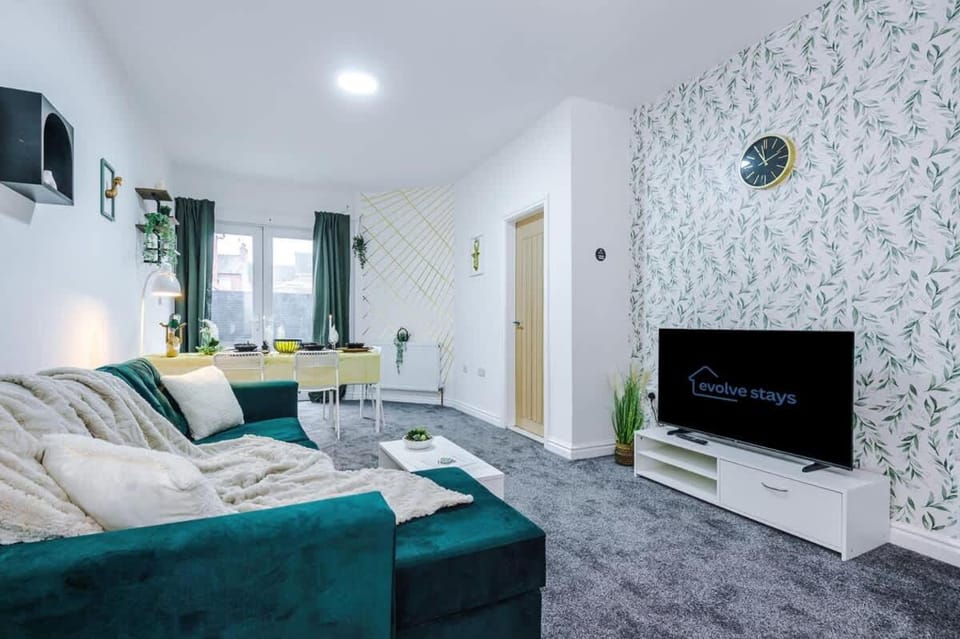 Stunning & Spacious Bungalow in Northwich Sleep 8 House in Northwich