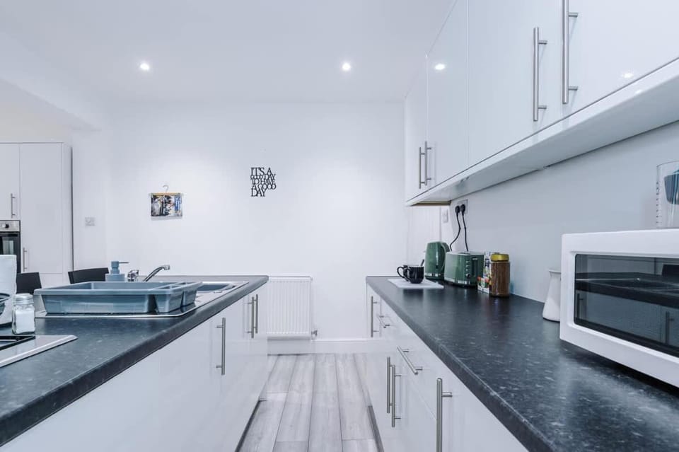 Bright & Charming Home in Hartford Sleeps 8 House in Northwich