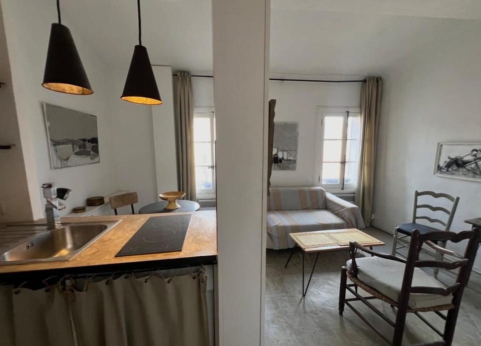 Charming air-conditioned cocoon in the Historic Center of Sète Apartment in Occitanie