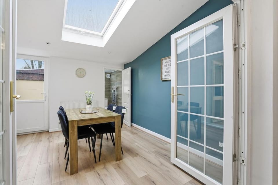 Coventry Contractor Hub - 4BR House with Free Parking and Patio House in Coventry
