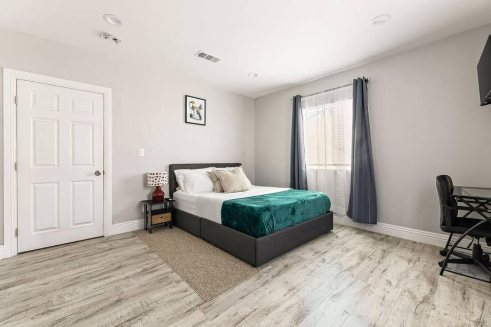 Spacious LA home near FIFA stadium House in Inglewood