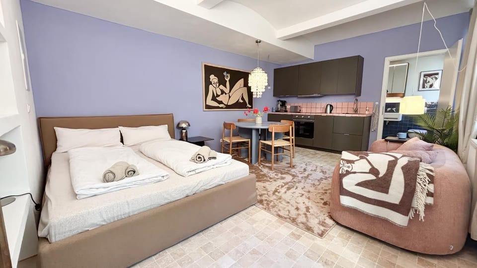 Kitchen or kitchenette, Living room, Photo of the whole room, Seating area, Bedroom