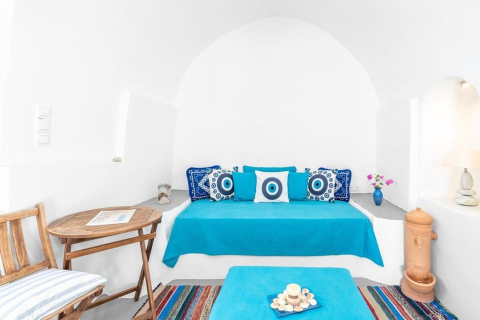 Thera Bliss ''Hideaway'' Private Jacuzzi by MΡS House in Santorini