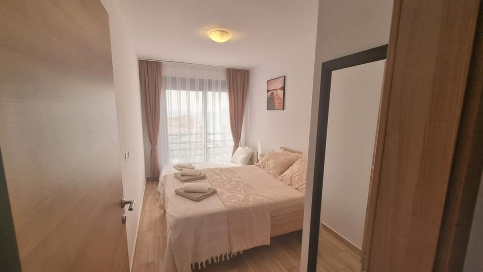 Apartman Edo, Dobra Voda, Crna Gora Apartment in Zlatibor District, Serbia