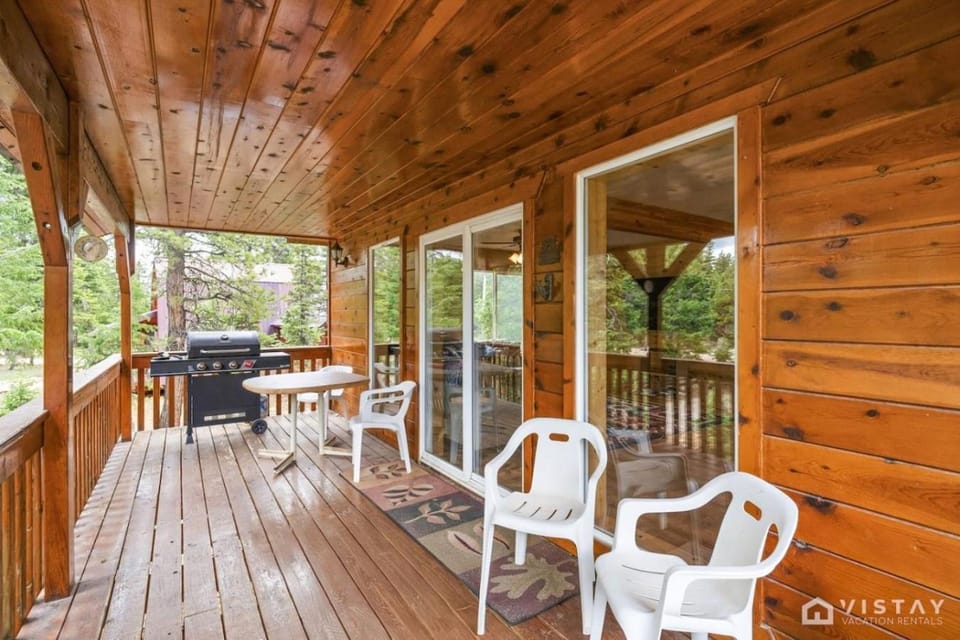 Basecamp Adventures with Firepit, BBQ, Sleeps up to 15 House in Utah