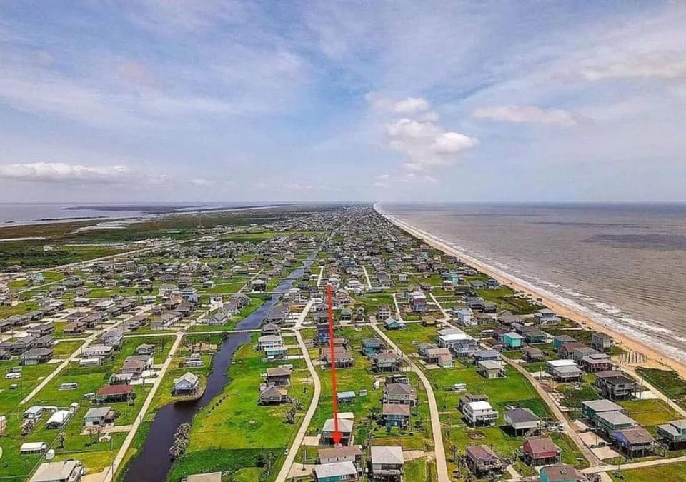 Nearby landmark, Day, Neighbourhood, Natural landscape, Bird's eye view, Sea view, Street view, Location