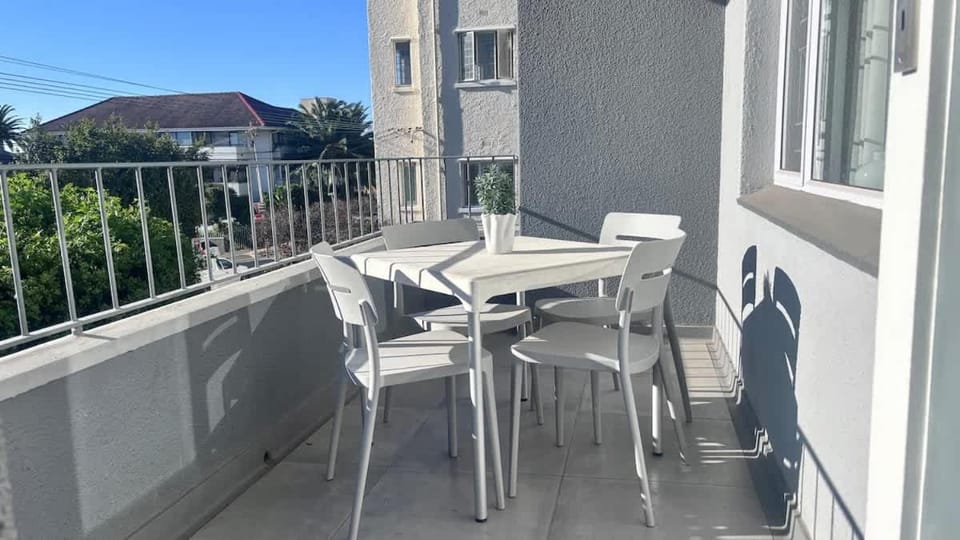 Sea Point Gem - Beautiful 2Bedr secure parking Apartment in Sea Point