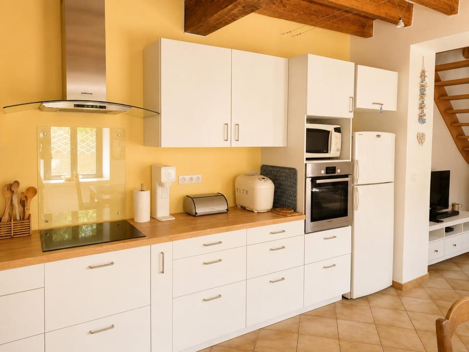 Coffee/tea facilities, Kitchen or kitchenette, dishwasher, minibar, oven, stove, toaster