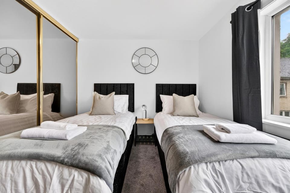 Bed, Bedroom, towels, wardrobe