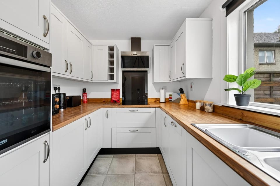 Kitchen or kitchenette, dishwasher, oven, stove, washing machine