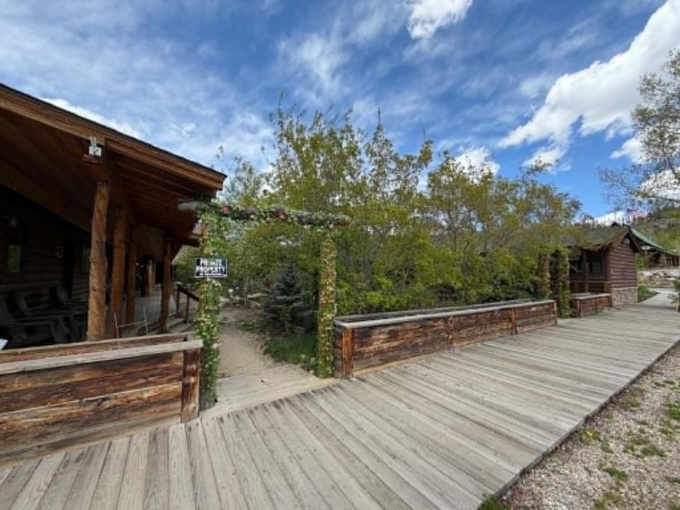 Aspen Leaf 2 Blocks from lake in town walkable to shops bars House in Grand Lake