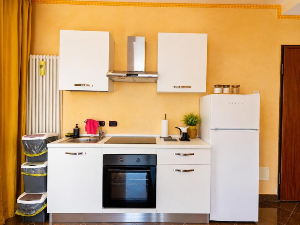 Kitchen or kitchenette, oven