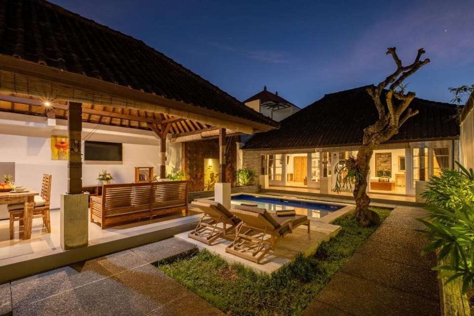 Property building, Patio, Night, Natural landscape, Garden, Garden view, Pool view, Swimming pool, sunbed