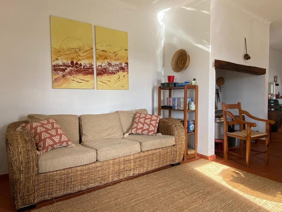 Casa do Largo, Montoito House in Évora District, Portugal