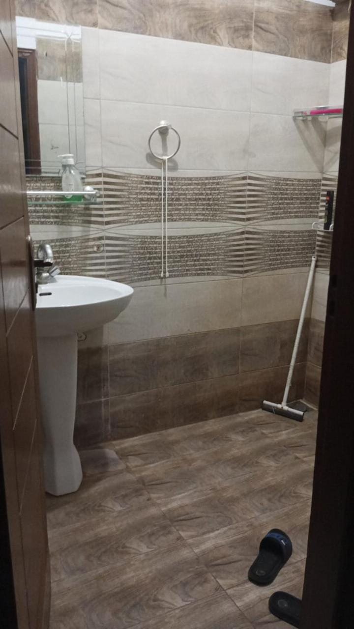 Great Location & Comfortable First Floor Portion Apartment in Karachi