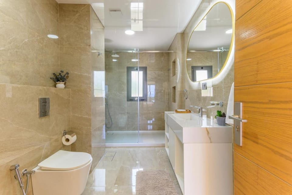 Shower, Toilet, Bathroom, Bath, towels