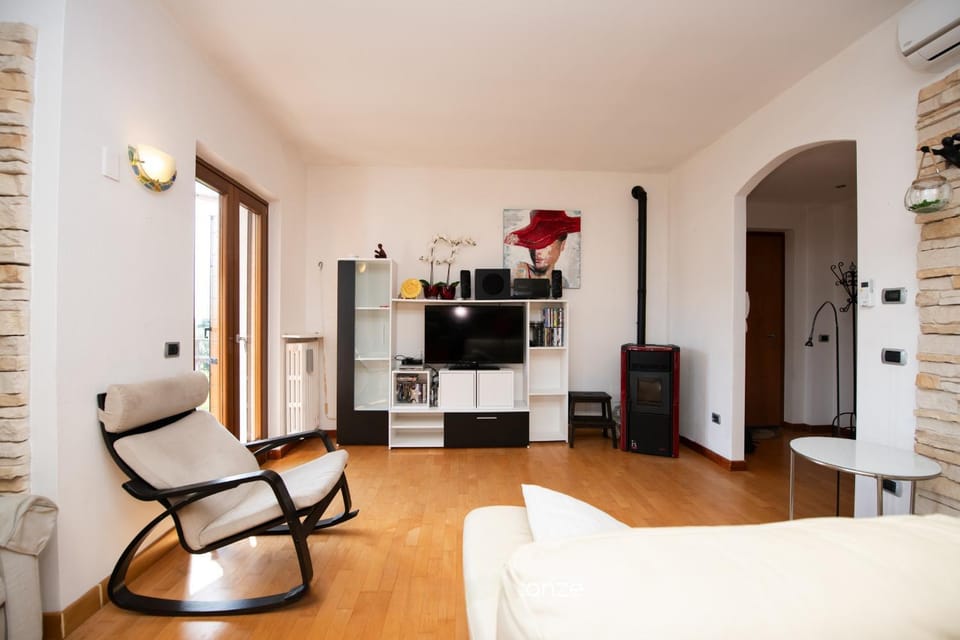 Communal lounge/ TV room, TV and multimedia, Living room, Seating area