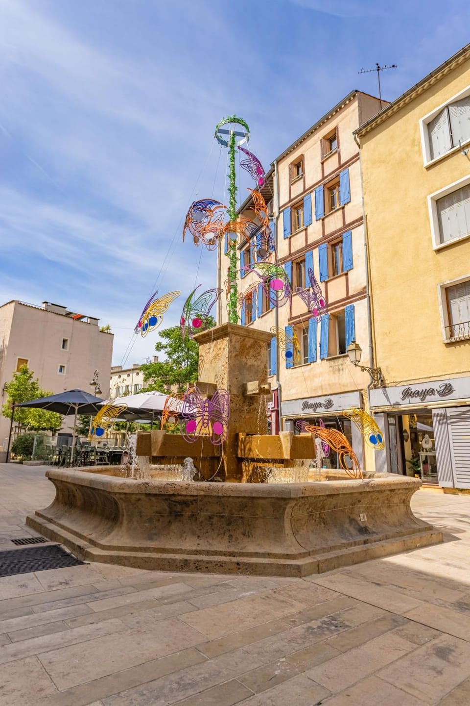 Nearby landmark, Neighbourhood