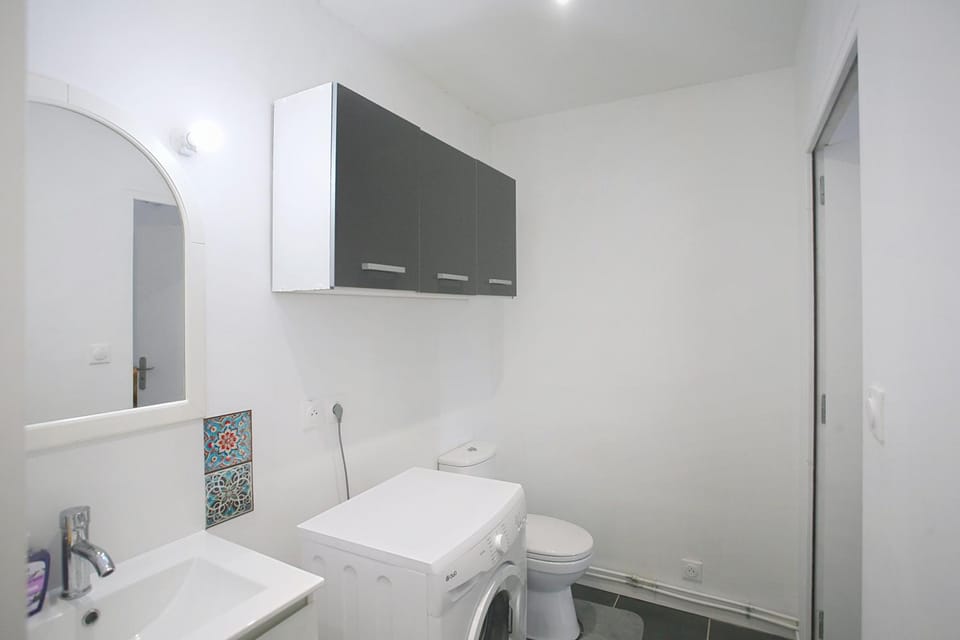 Toilet, Bathroom, washing machine