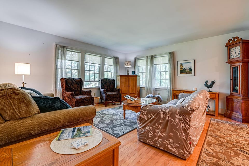 Iconic Finger Lakes Home Near Taughannock Falls House in Trumansburg