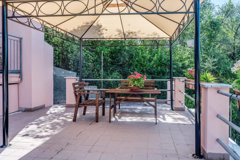 Balcony/Terrace, Garden view