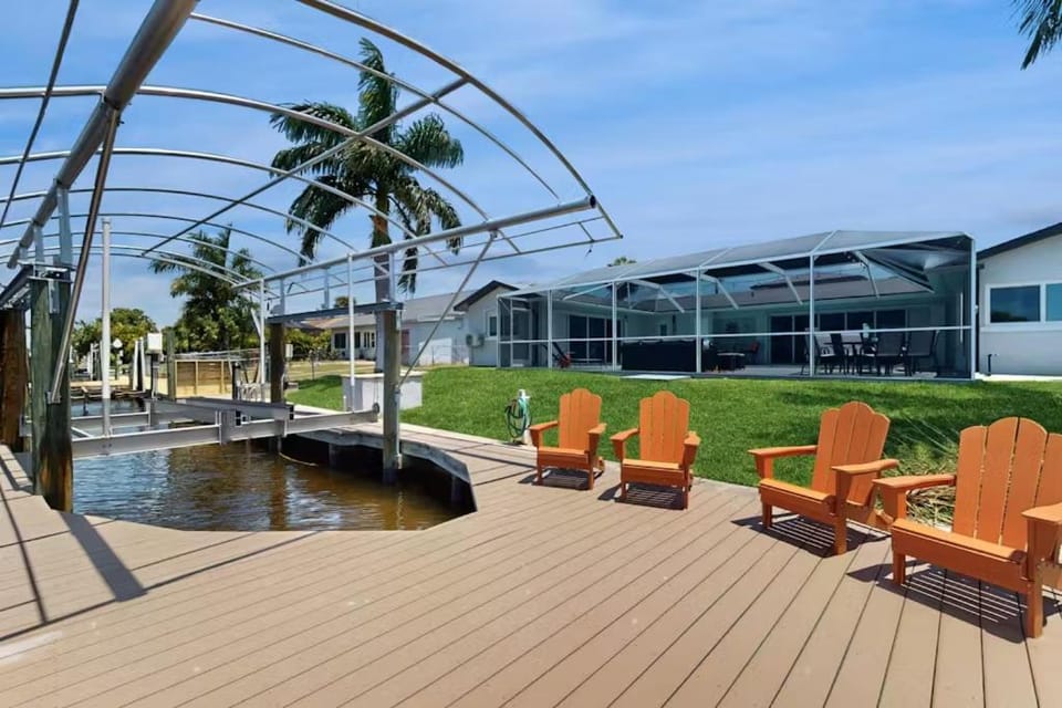 Gulf Access Retreat with Heated Saltwater Pool, Dock & Sunset Views - Golden Sunset Villa - Roelens House in Cape Coral
