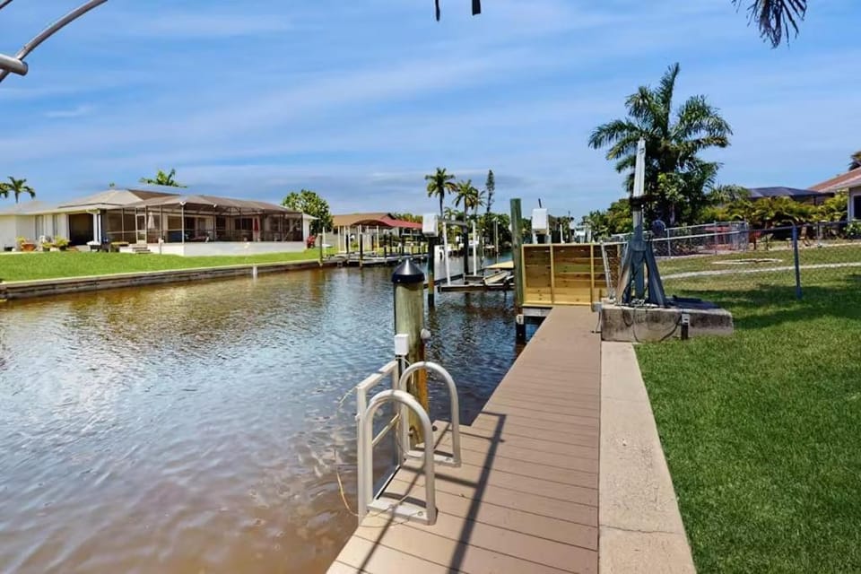 Gulf Access Retreat with Heated Saltwater Pool, Dock & Sunset Views - Golden Sunset Villa - Roelens House in Cape Coral