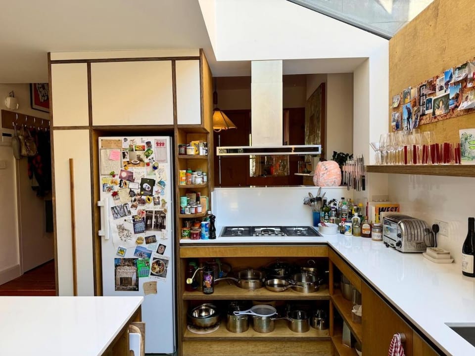 Stunning 4 bedroom house with garden in Clapton House in London Borough of Hackney