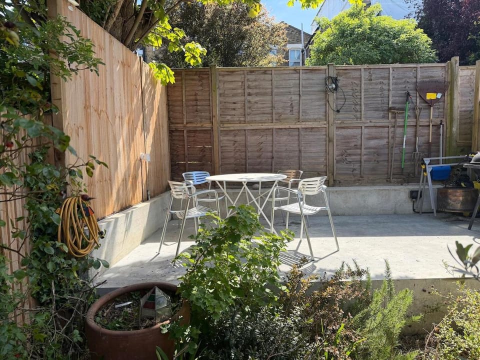 Stunning 4 bedroom house with garden in Clapton House in London Borough of Hackney