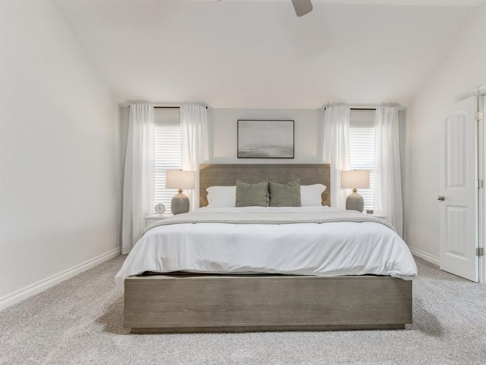 Spacious Modern Comfort Fabulous 15th! House in Oklahoma City