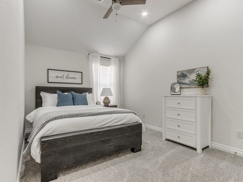 Spacious Modern Comfort Fabulous 15th! House in Oklahoma City