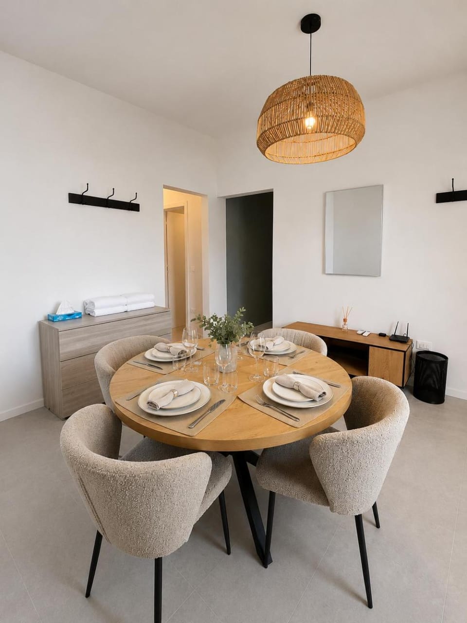 Dining area, Lunch