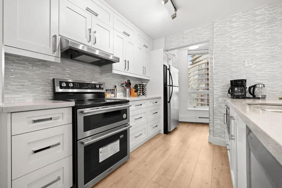 Cozy 2BR-2BA with Sofa Bed-Walk to Rogers & BC Pl Apartment in Vancouver