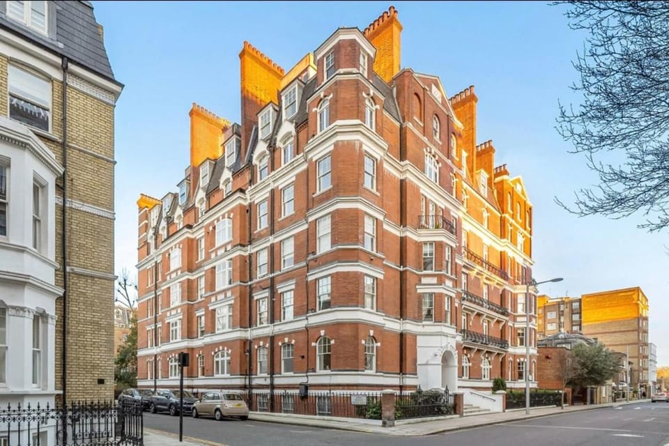 Luxury 3BR Chelsea Penthouse with Private Roof Terrace Apartment in City of Westminster