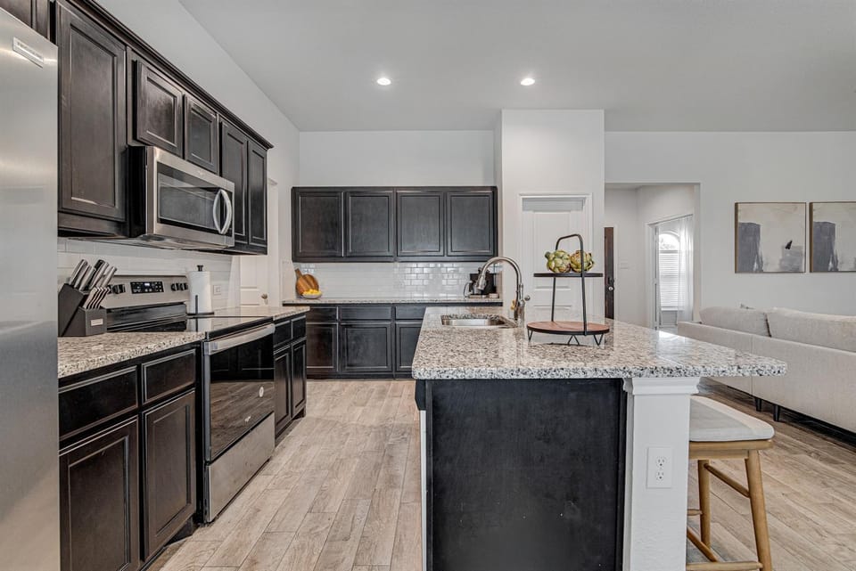 A Modern Gem for Families on the Move House in Burleson