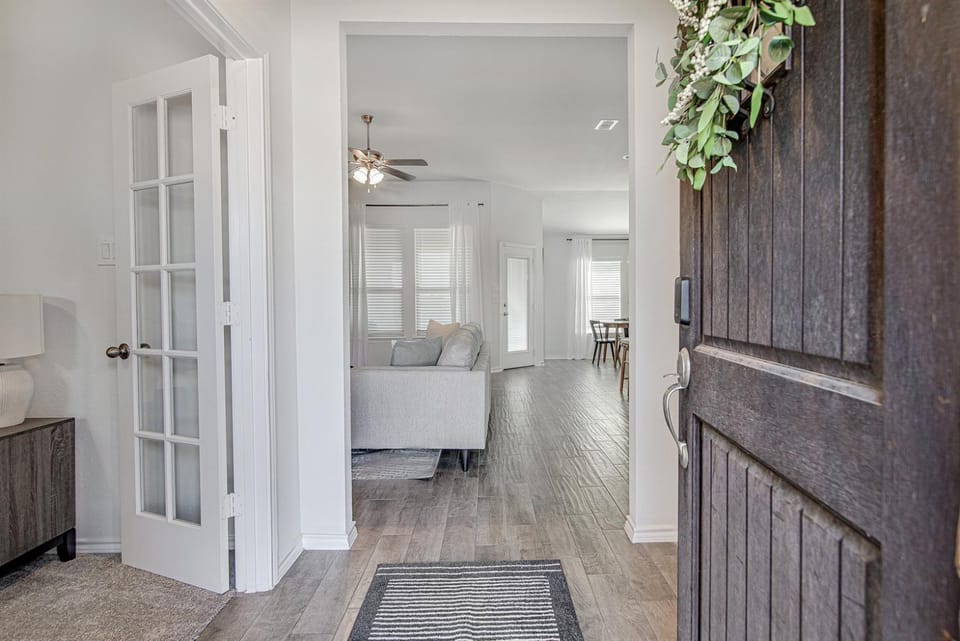 A Modern Gem for Families on the Move House in Burleson