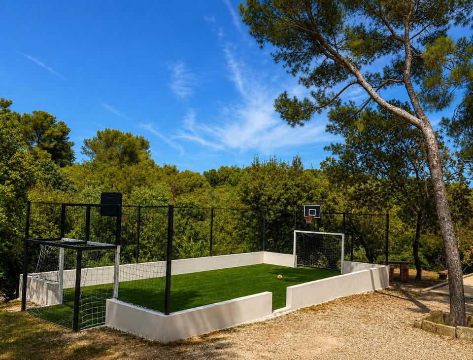 Villa design- Piscine- Loisirs privés Villa in Nimes