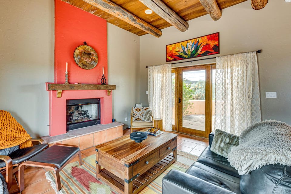 Adobe-Style Taos Home with Great Views! House in Ranchos De Taos
