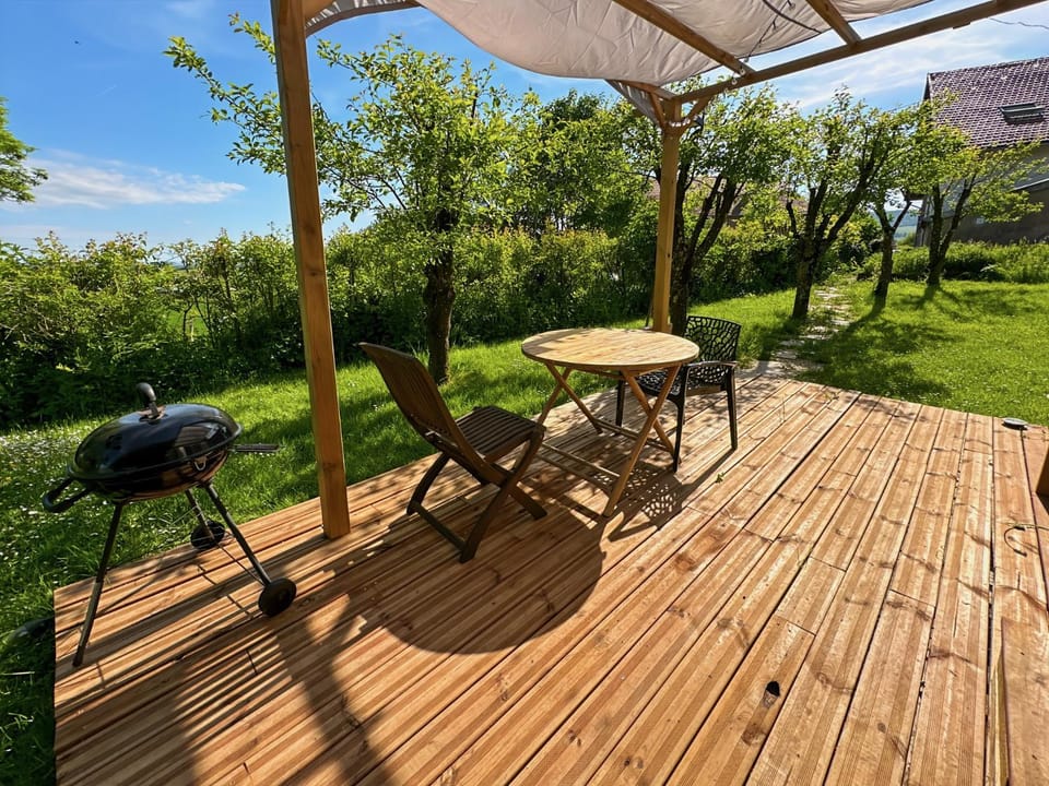 La caravane du Farfadet Campground/ 
RV Resort in Neuchâtel, Switzerland