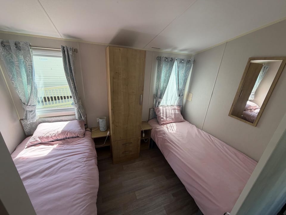 Bed, Photo of the whole room, Decorative detail, Bedroom, furniture, wardrobe