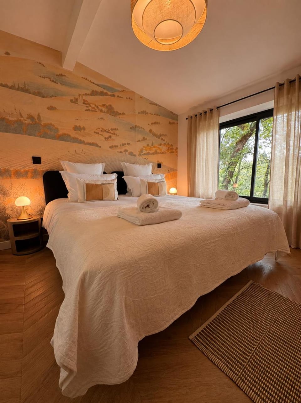 Bed, Photo of the whole room, Bedroom