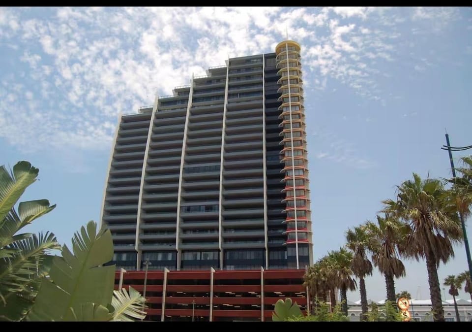 Luxury Harbor Front Oasis at The Spinnaker Apartment in Durban