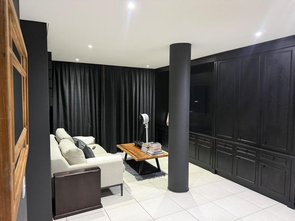 Luxury Harbor Front Oasis at The Spinnaker Apartment in Durban