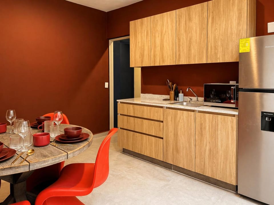 Kitchen or kitchenette, Dining area