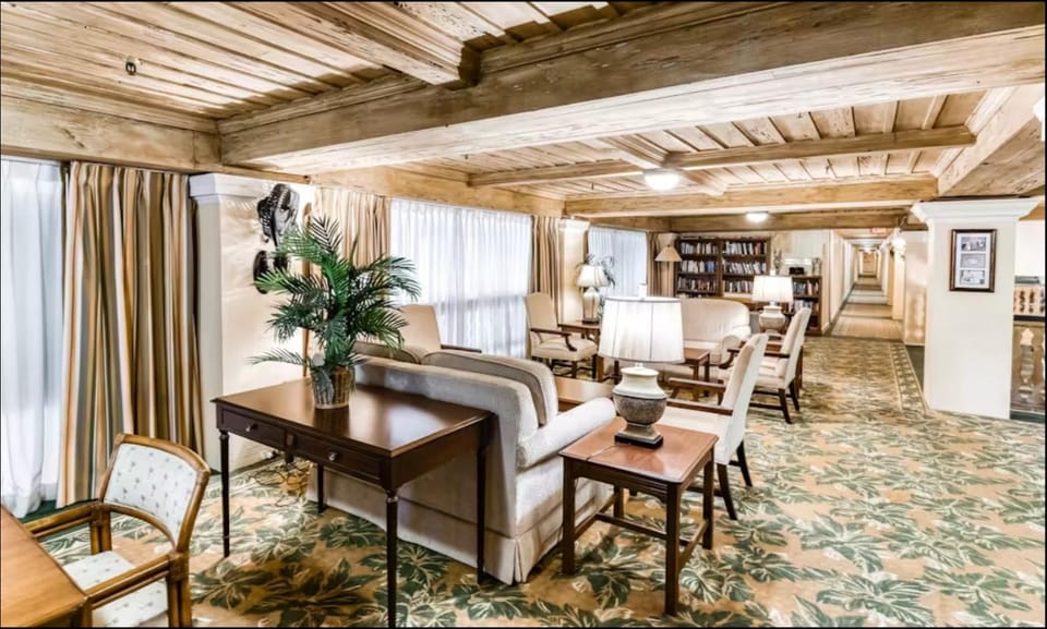 Cozy Palm Beach Studio Near Beach & Pool Apartment in Palm Beach