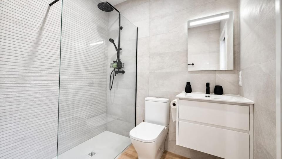 Santander 4 minutes from the beach and the city Free parking Apartment in Santander