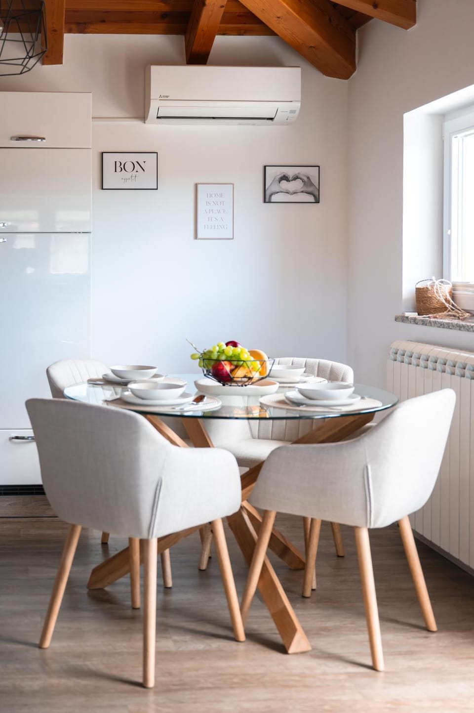 Kitchen or kitchenette, Decorative detail, Dining area, heating, kitchen, air conditioner